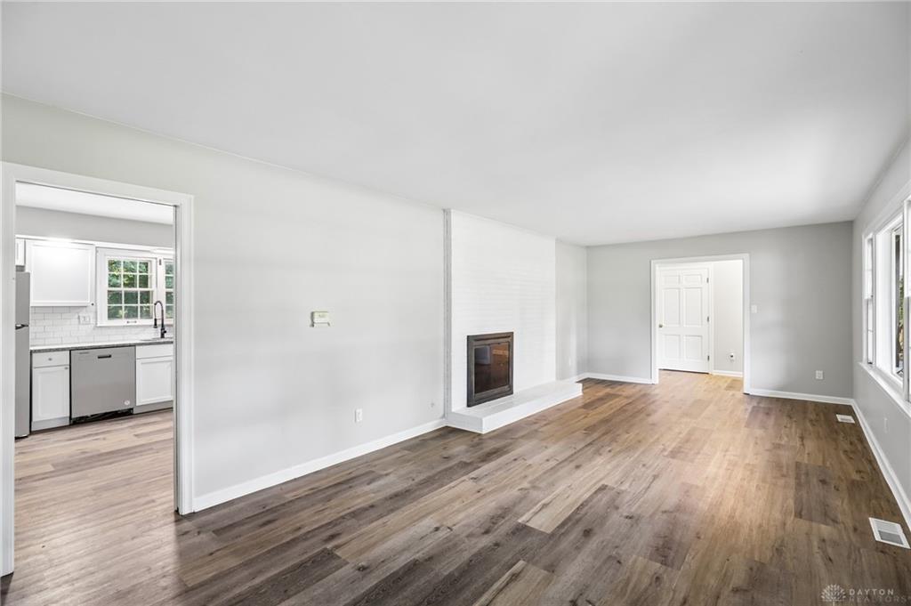 5560 Hugh Property Photo 6