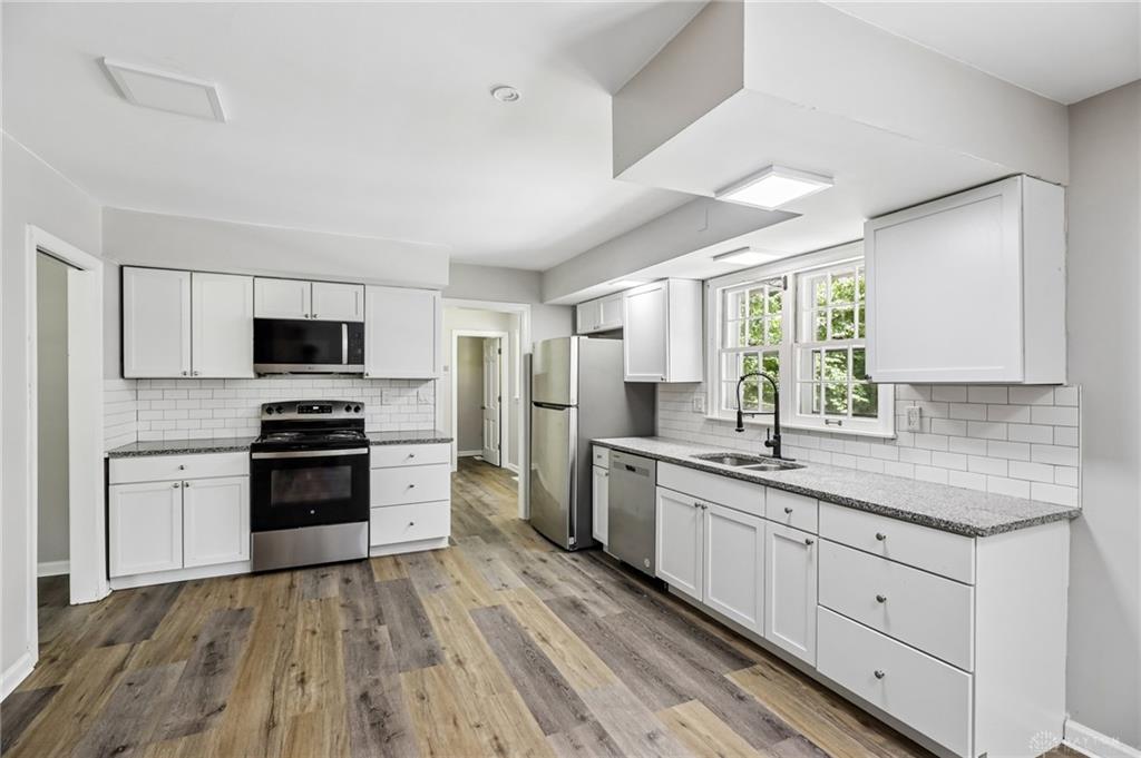 5560 Hugh Property Photo 8
