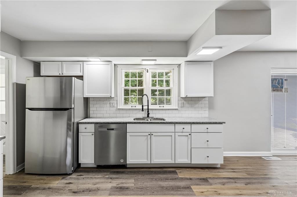 5560 Hugh Property Photo 9