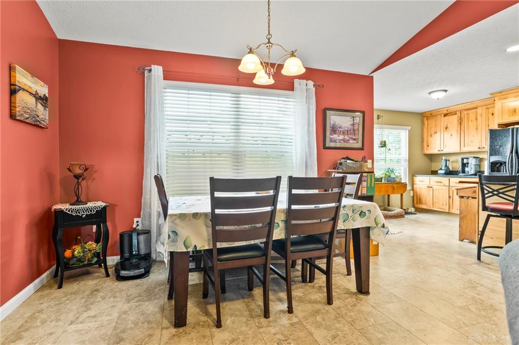 2490 Meadowpoint Property Photo 21