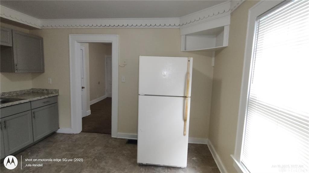 1131 W High Property Photo 9