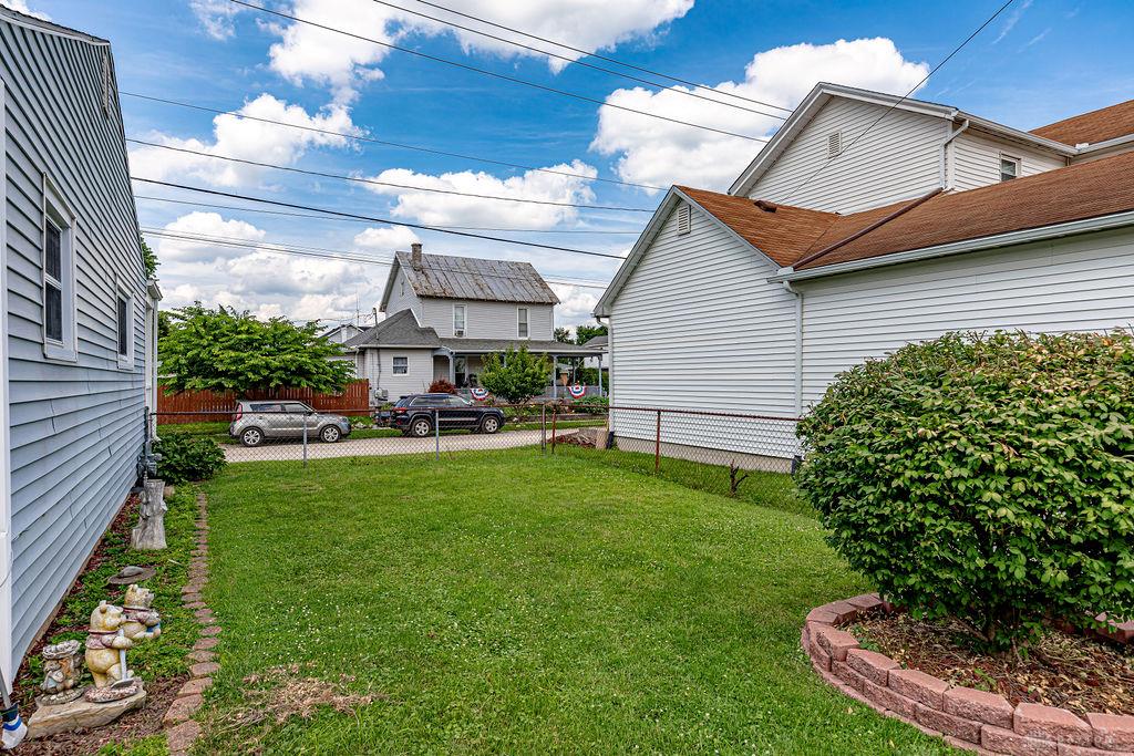 219 E Monfort Property Photo 19