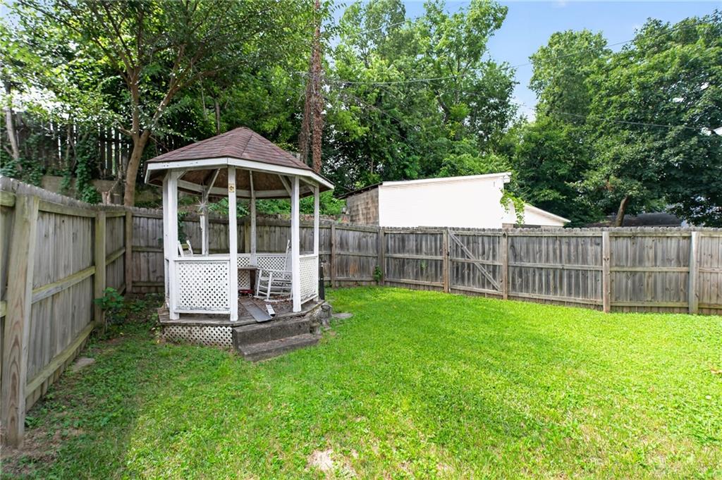 1225 Glenmore Property Photo 5