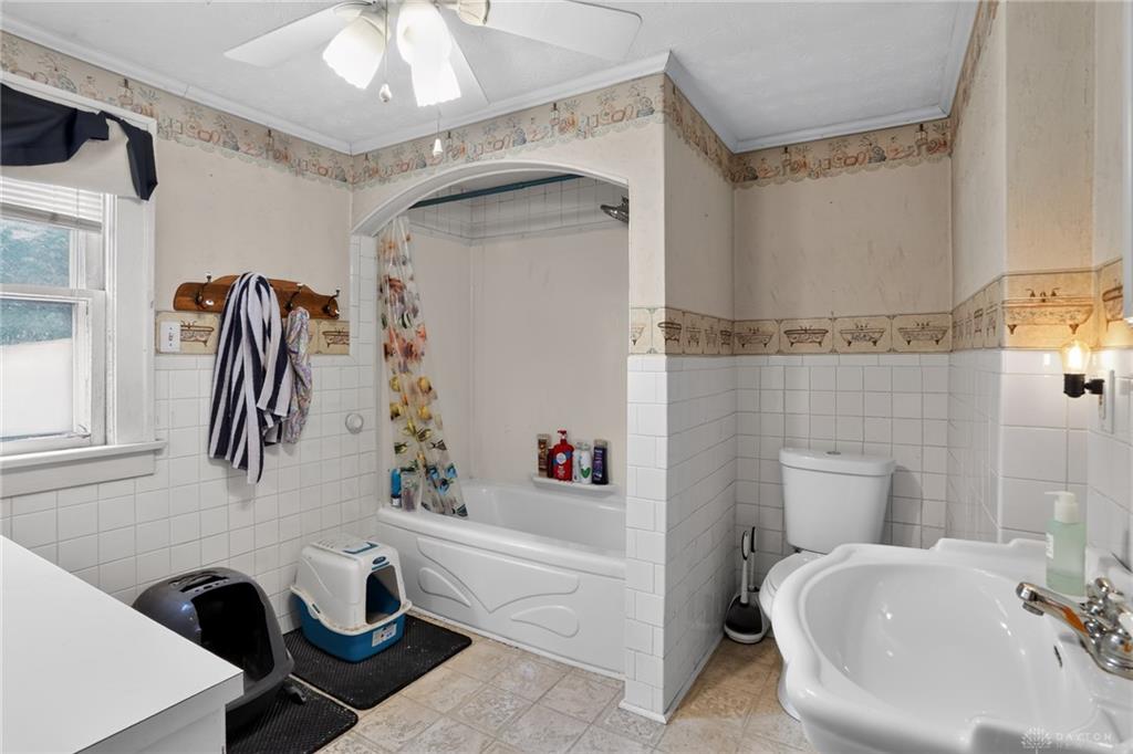 1225 Glenmore Property Photo 17