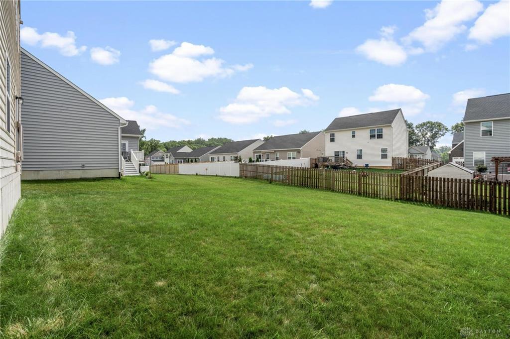 169 Cresting Property Photo 7