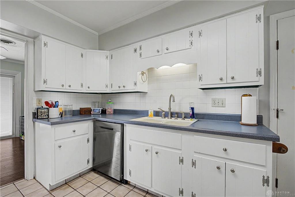 99 Katherine Property Photo 11