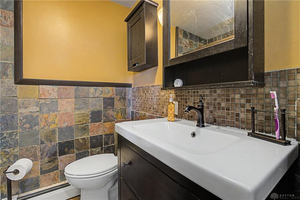 99 Katherine Property Photo 23