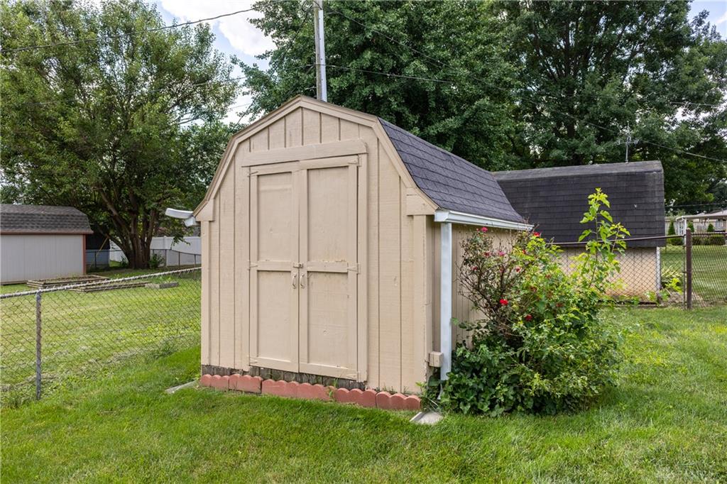 1004 Bristol Property Photo 31