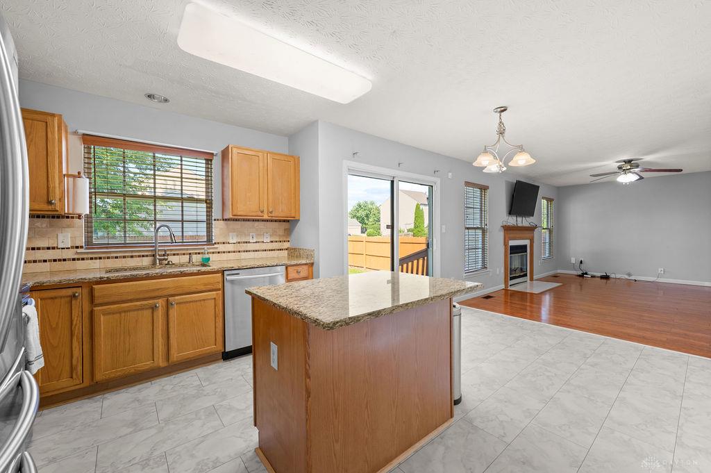 2444 Featherston Property Photo 10