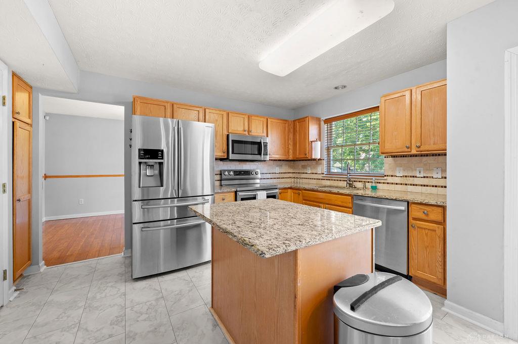 2444 Featherston Property Photo 12