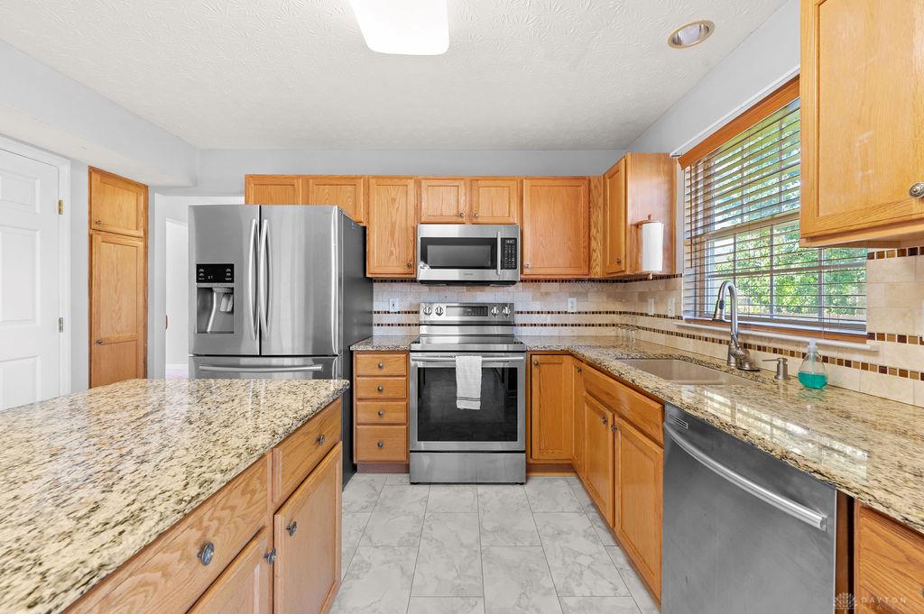 2444 Featherston Property Photo 13