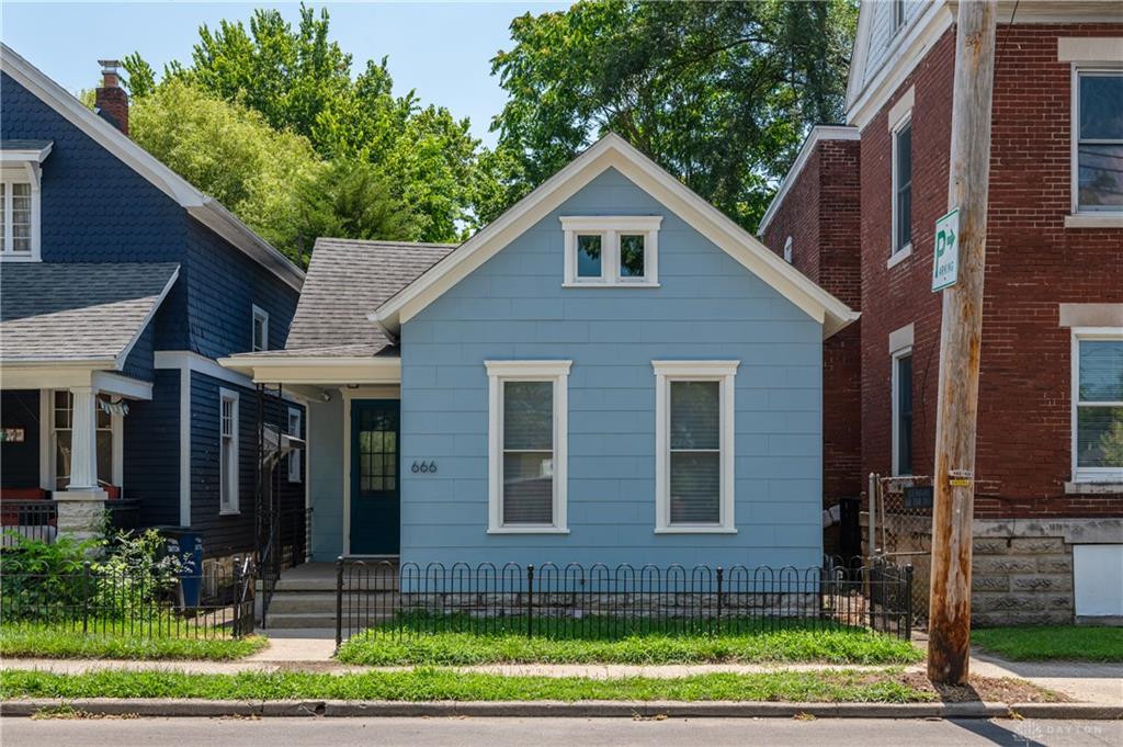 666 Oak Property Photo 1