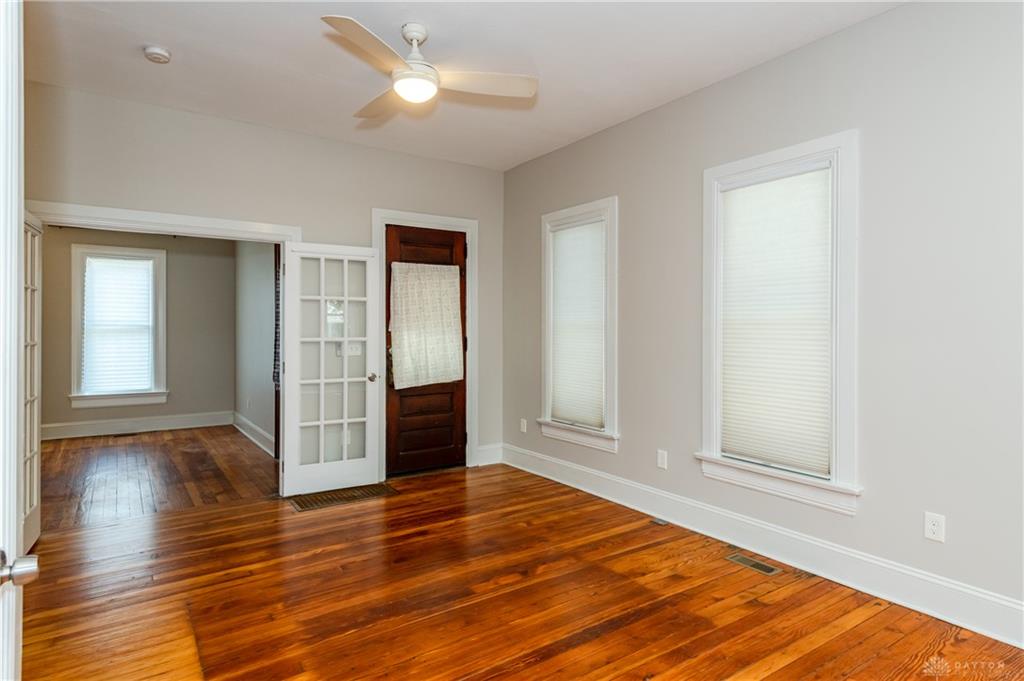 666 Oak Property Photo 4
