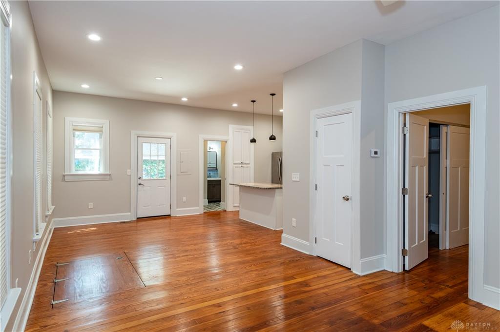 666 Oak Property Photo 6