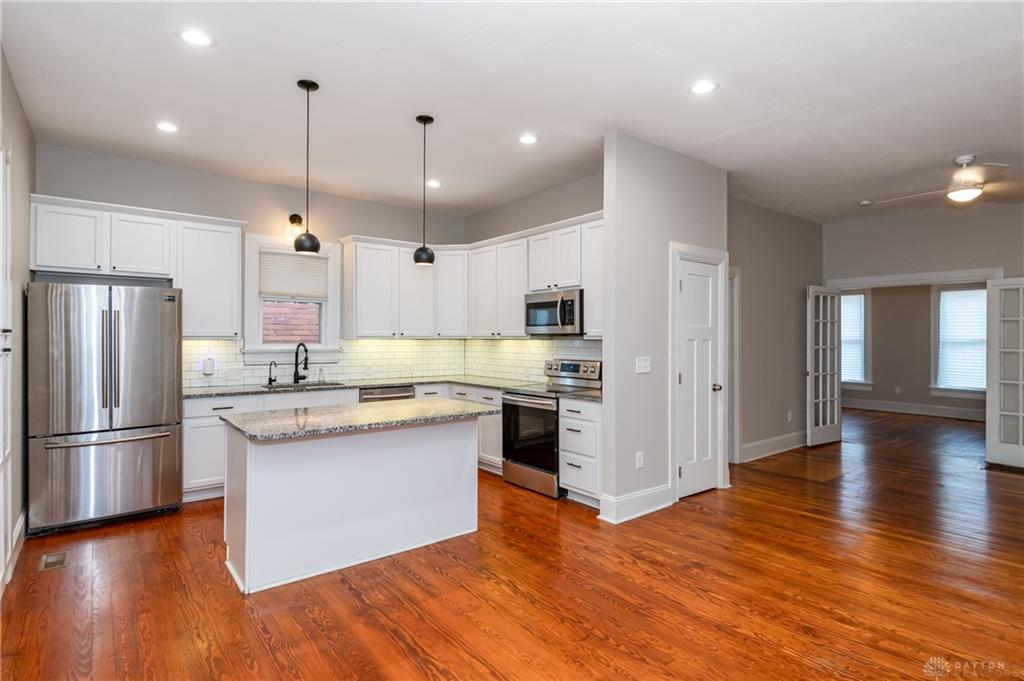 666 Oak Property Photo 8