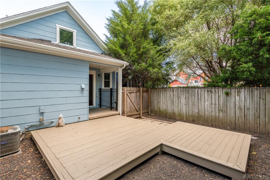 666 Oak Property Photo 21