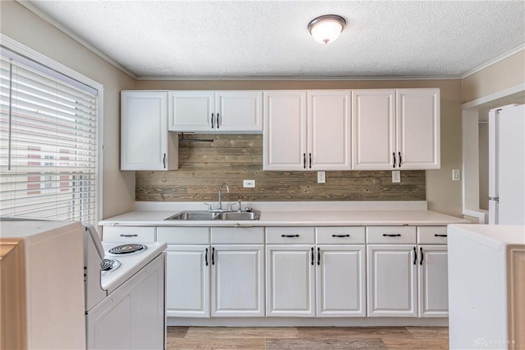 2832 Ferncliff Property Photo 10