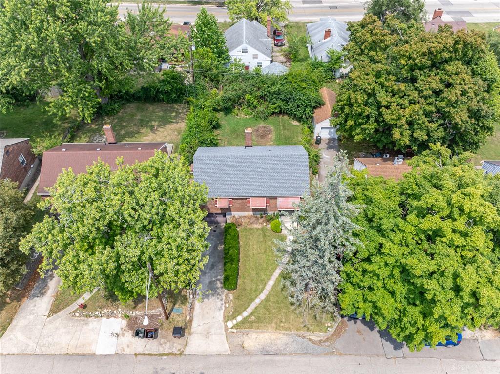333 Castlewood Property Photo 4
