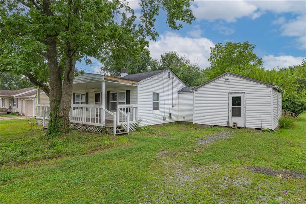 9423 Bruce Property Photo 4