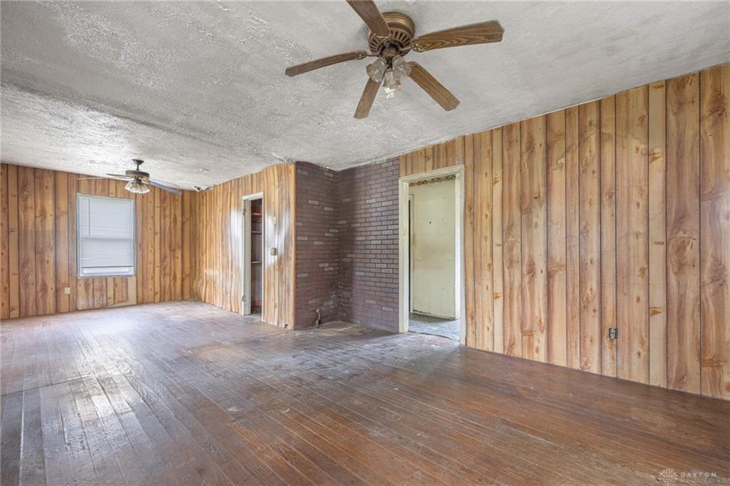 9423 Bruce Property Photo 9