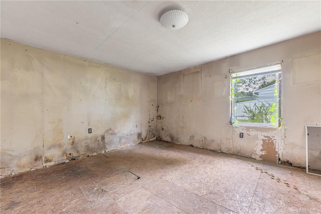 9423 Bruce Property Photo 15