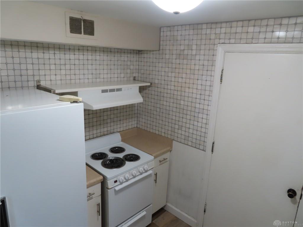 937 E Stroop Property Photo 14