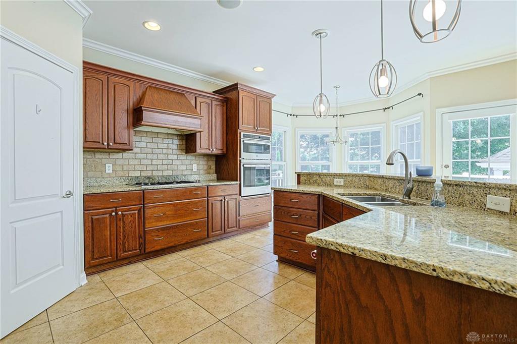 7596 Woodbridge Property Photo 8
