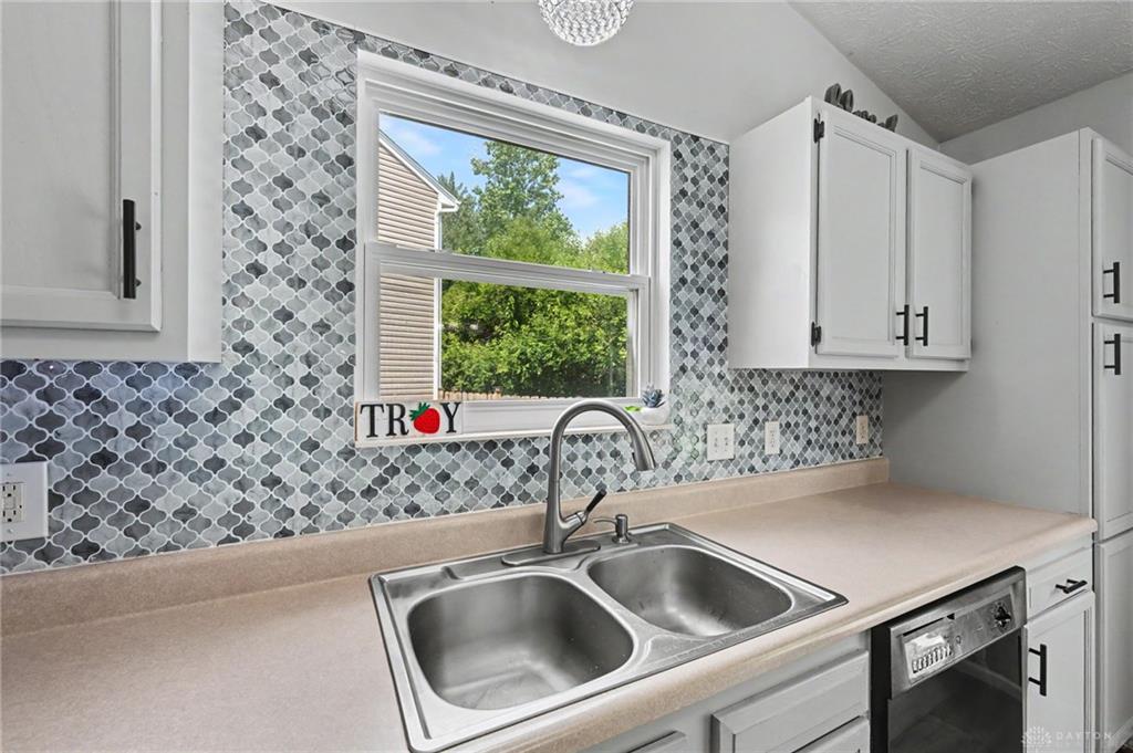 875 Gearhardt Property Photo 9