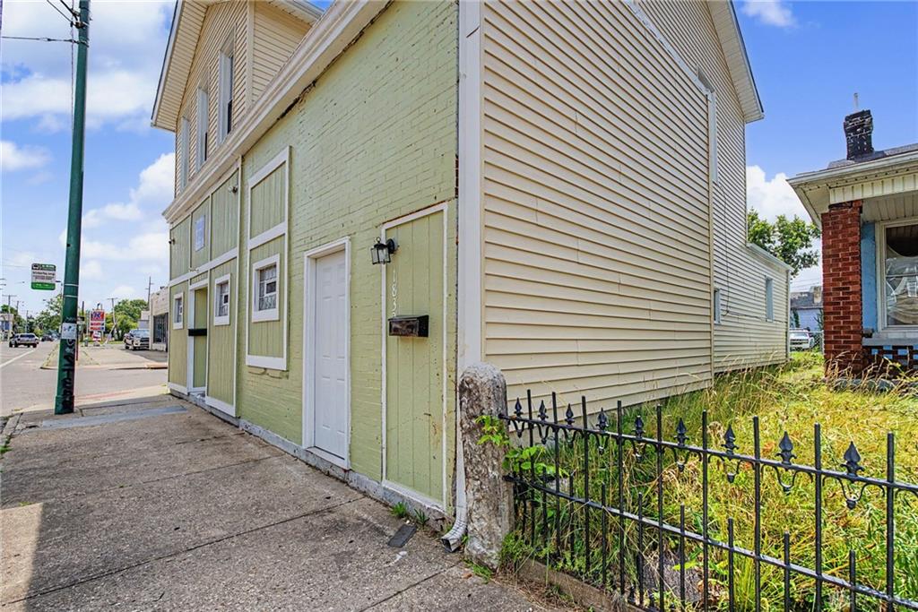 1834 E 5th St. Property Photo 8