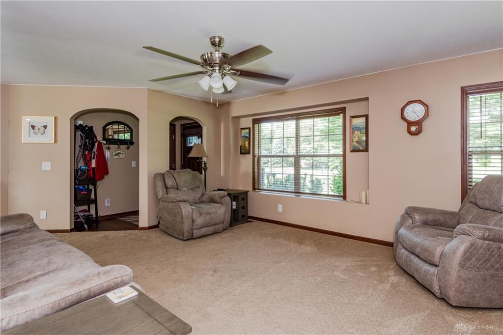 945 Ormsby Property Photo 5