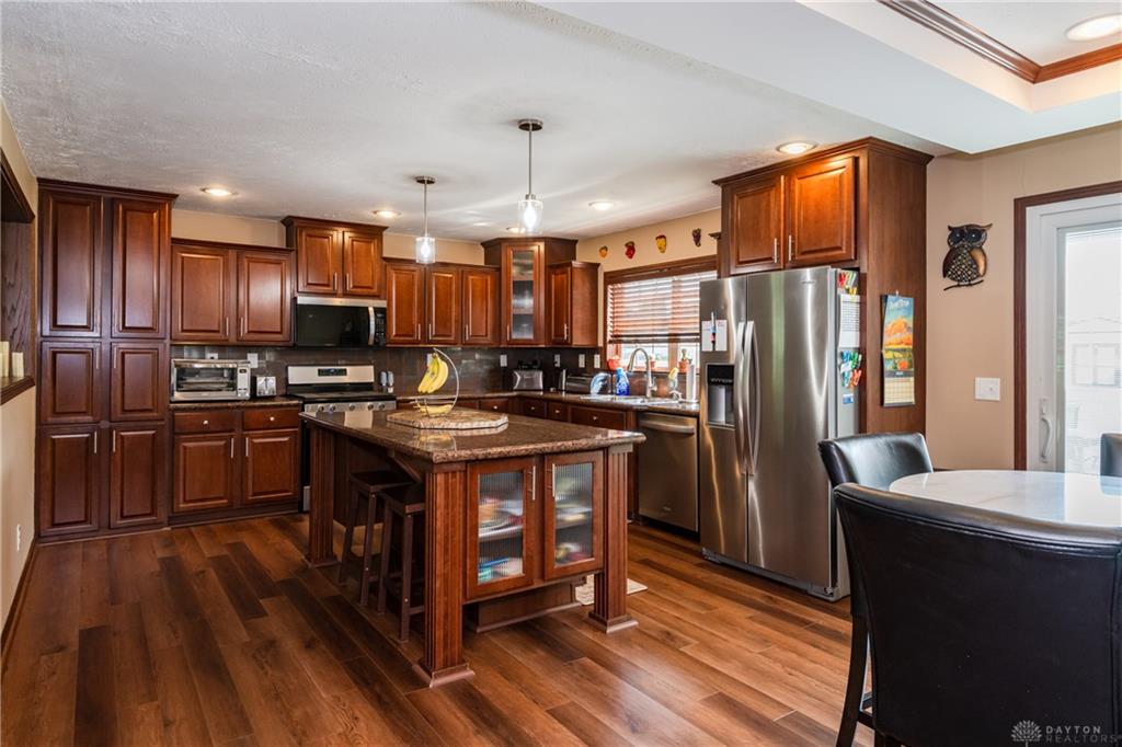 945 Ormsby Property Photo 12