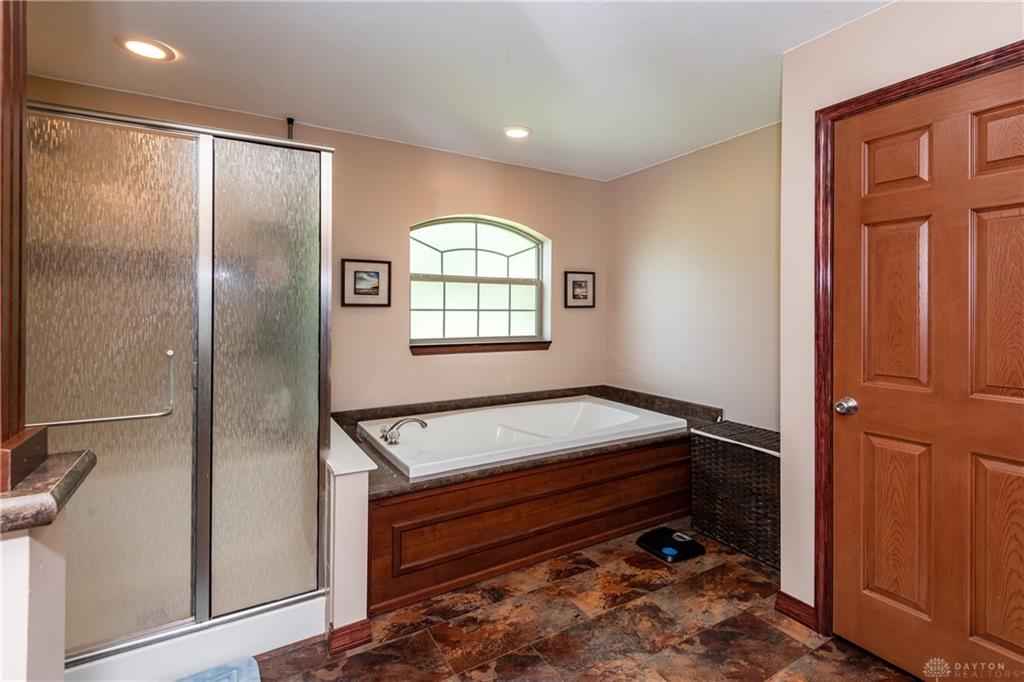 945 Ormsby Property Photo 18