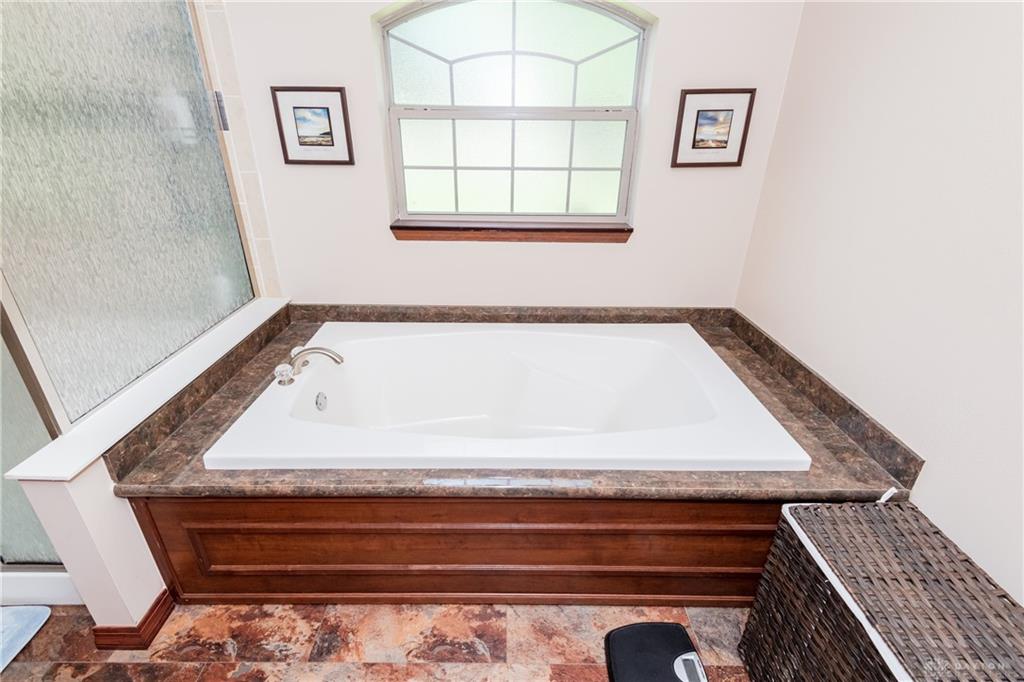 945 Ormsby Property Photo 19