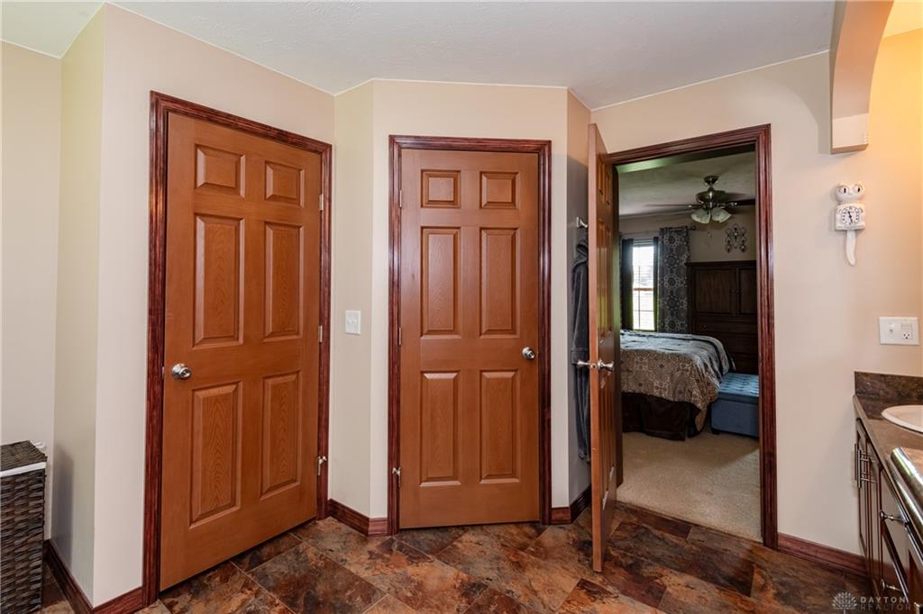 945 Ormsby Property Photo 21