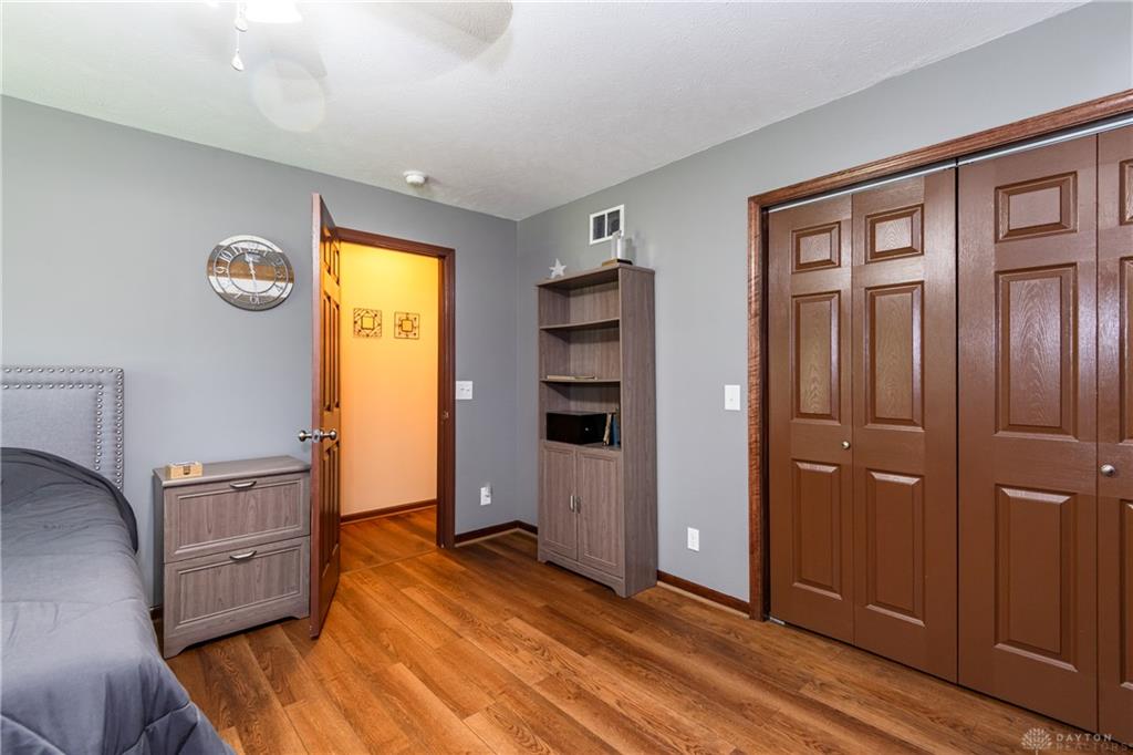 945 Ormsby Property Photo 25