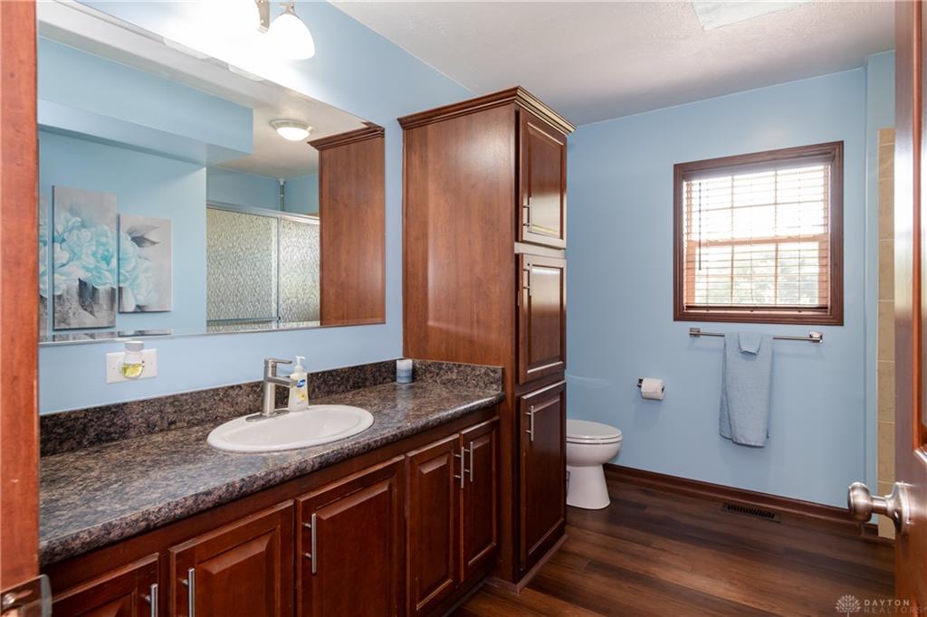 945 Ormsby Property Photo 26
