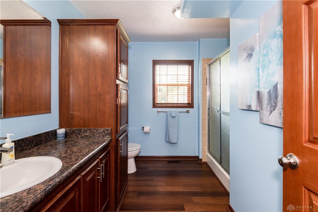 945 Ormsby Property Photo 27