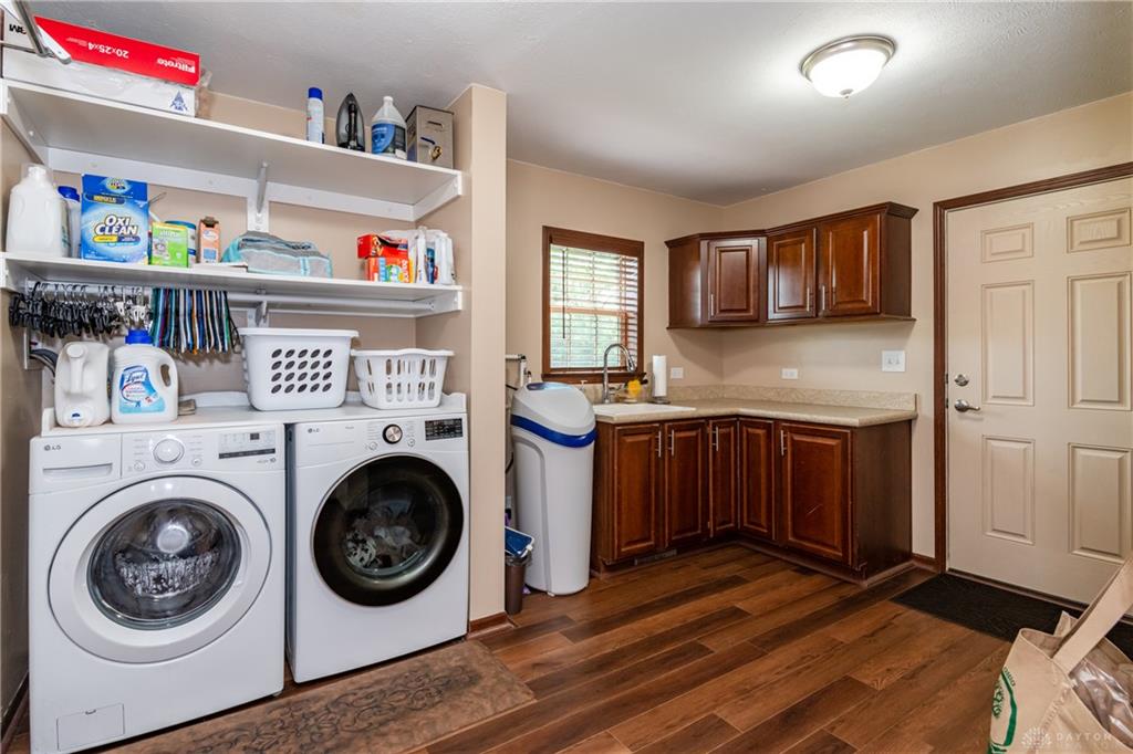 945 Ormsby Property Photo 29