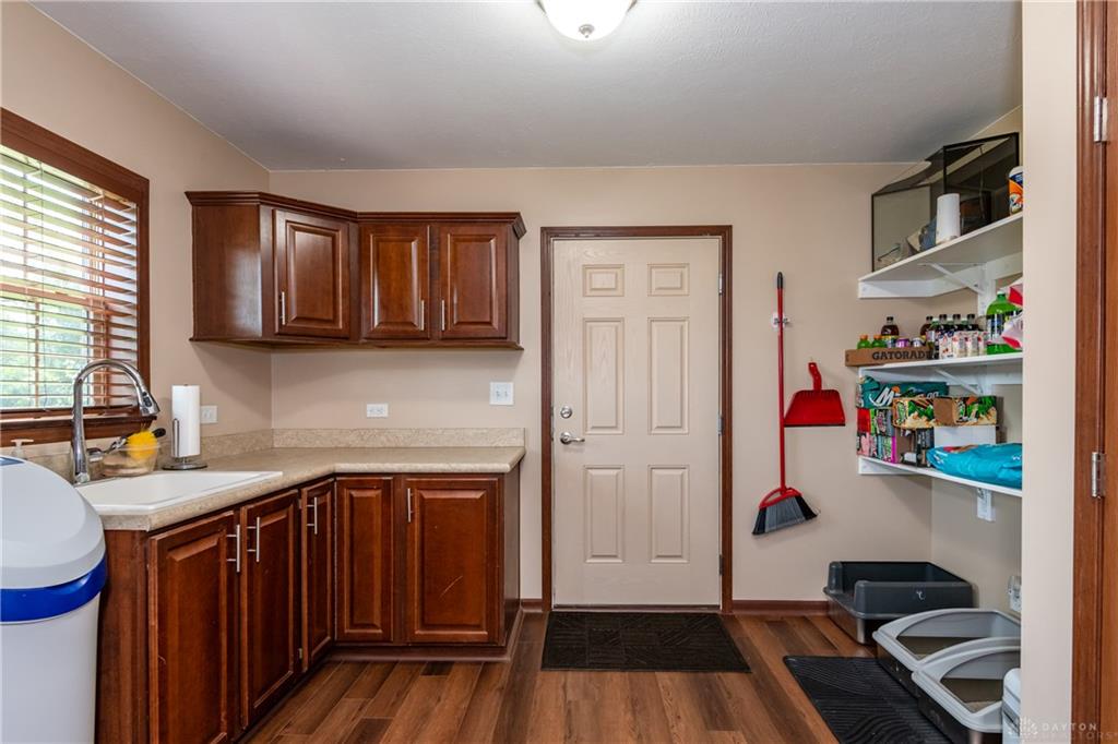 945 Ormsby Property Photo 30
