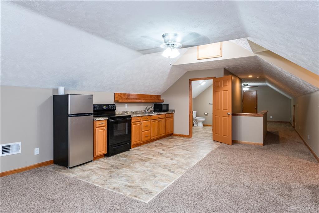 945 Ormsby Property Photo 36