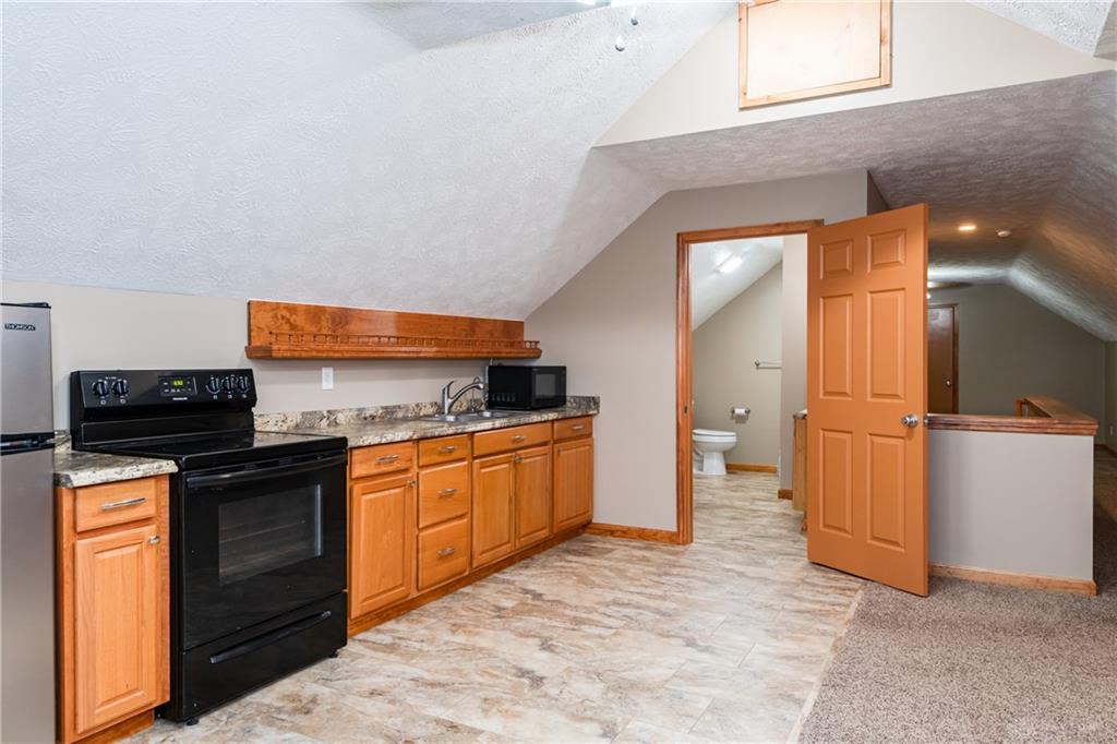 945 Ormsby Property Photo 37