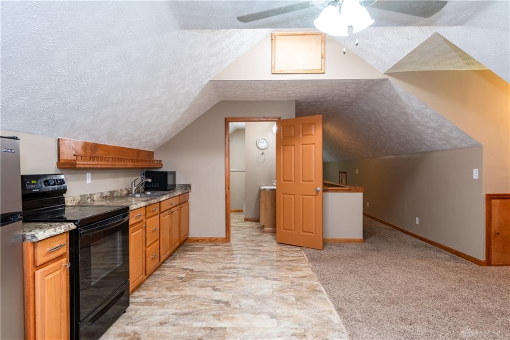 945 Ormsby Property Photo 38