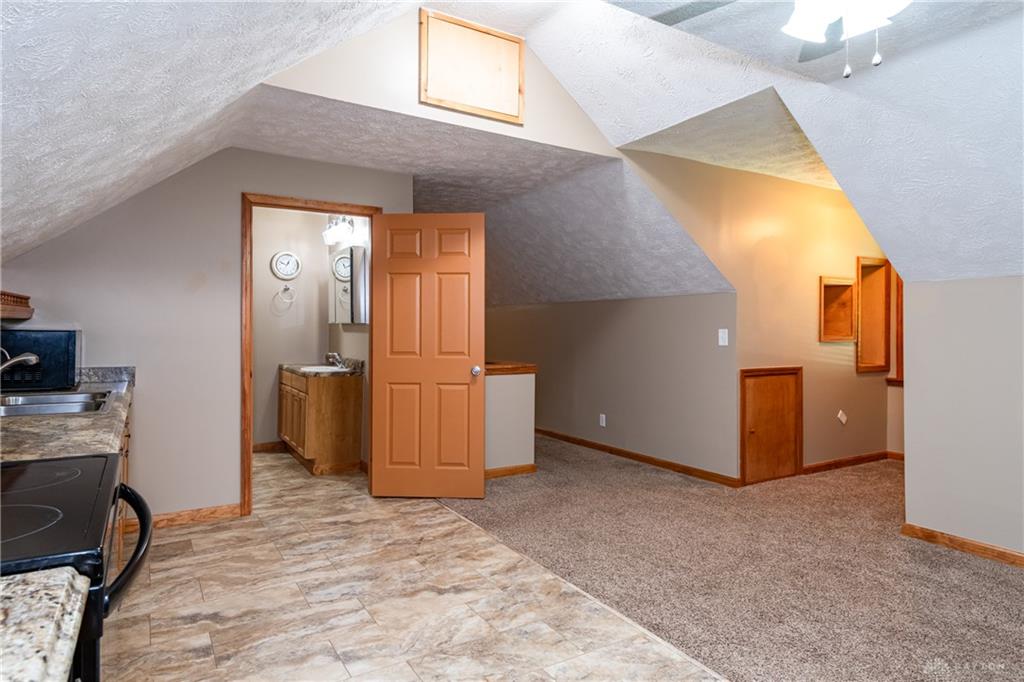 945 Ormsby Property Photo 39