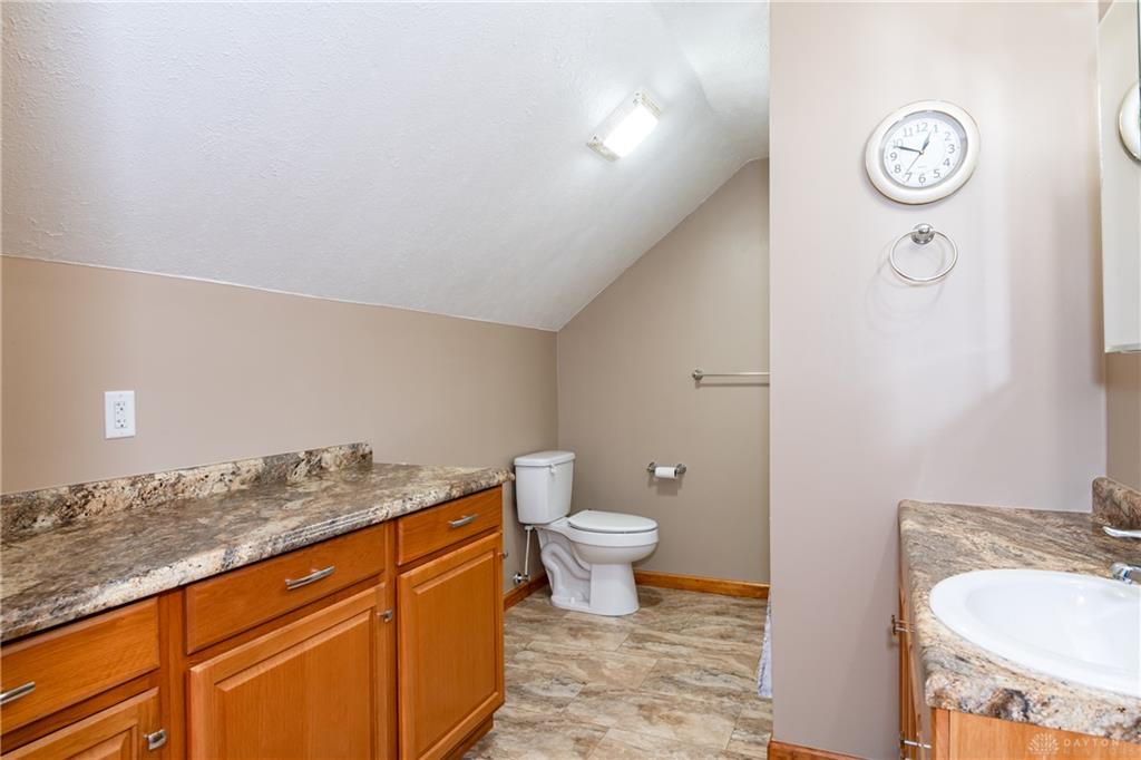 945 Ormsby Property Photo 40