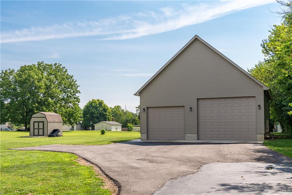 945 Ormsby Property Photo 46