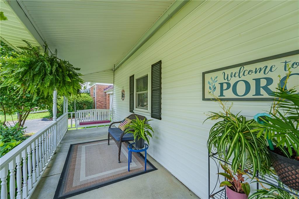 516 Earnshaw Property Photo 7