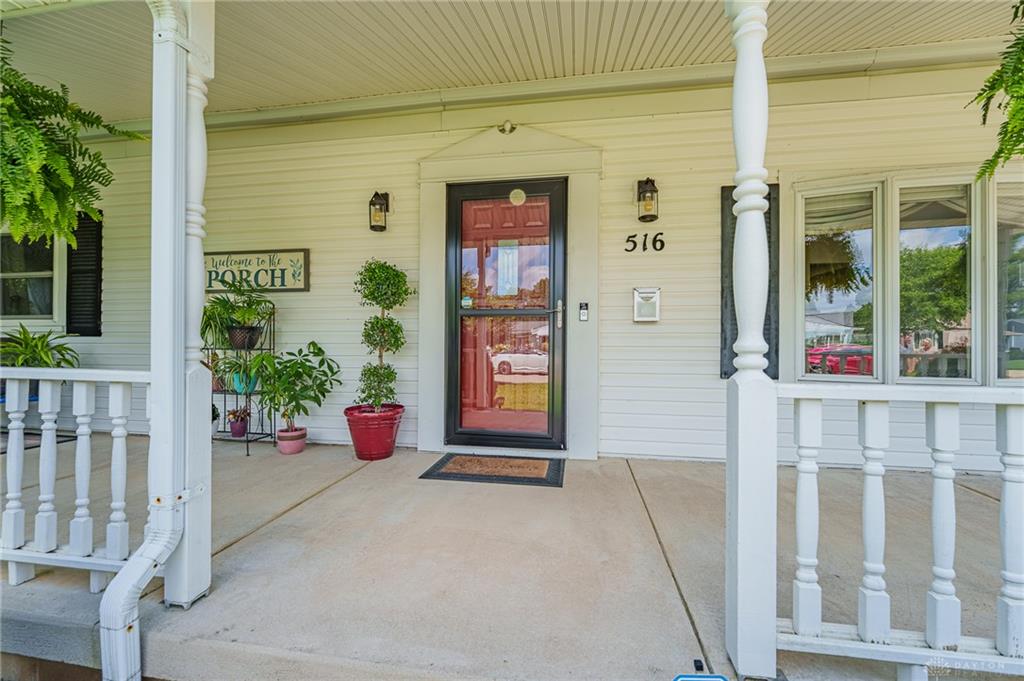 516 Earnshaw Property Photo 8