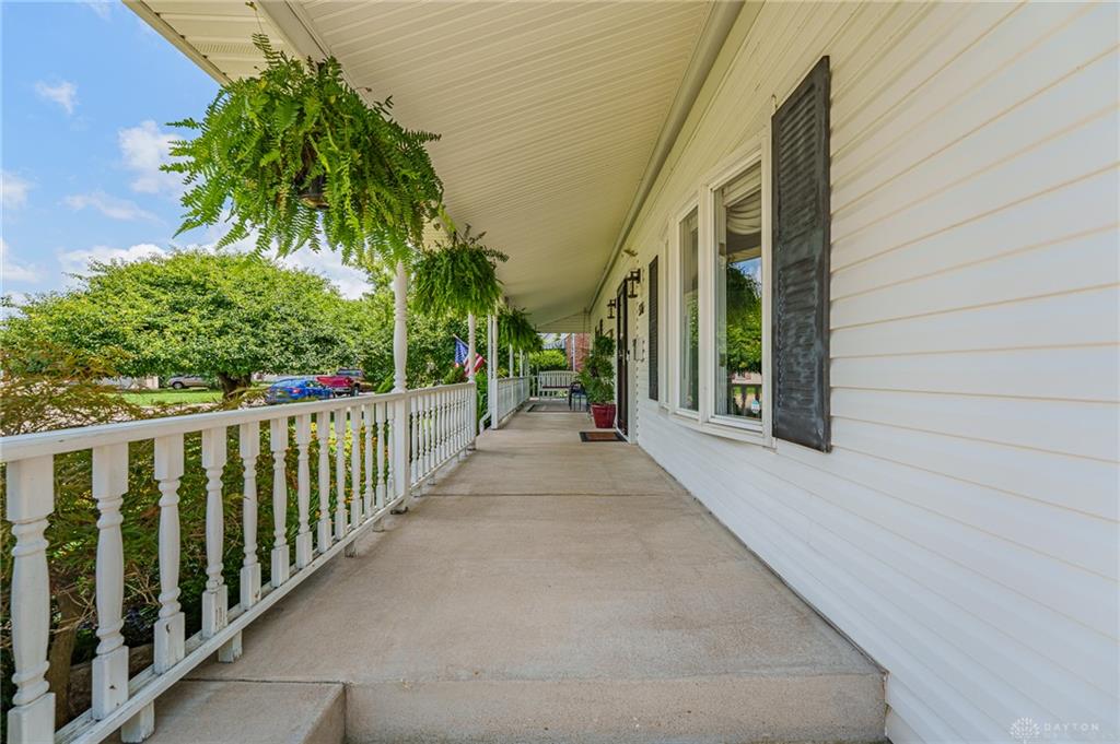 516 Earnshaw Property Photo 9