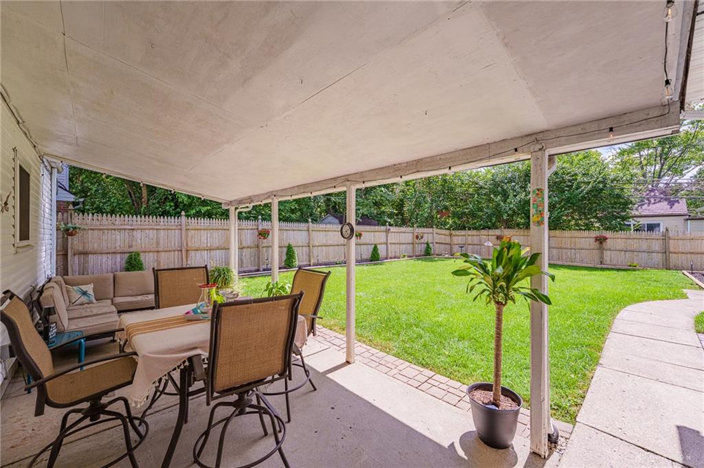 516 Earnshaw Property Photo 12
