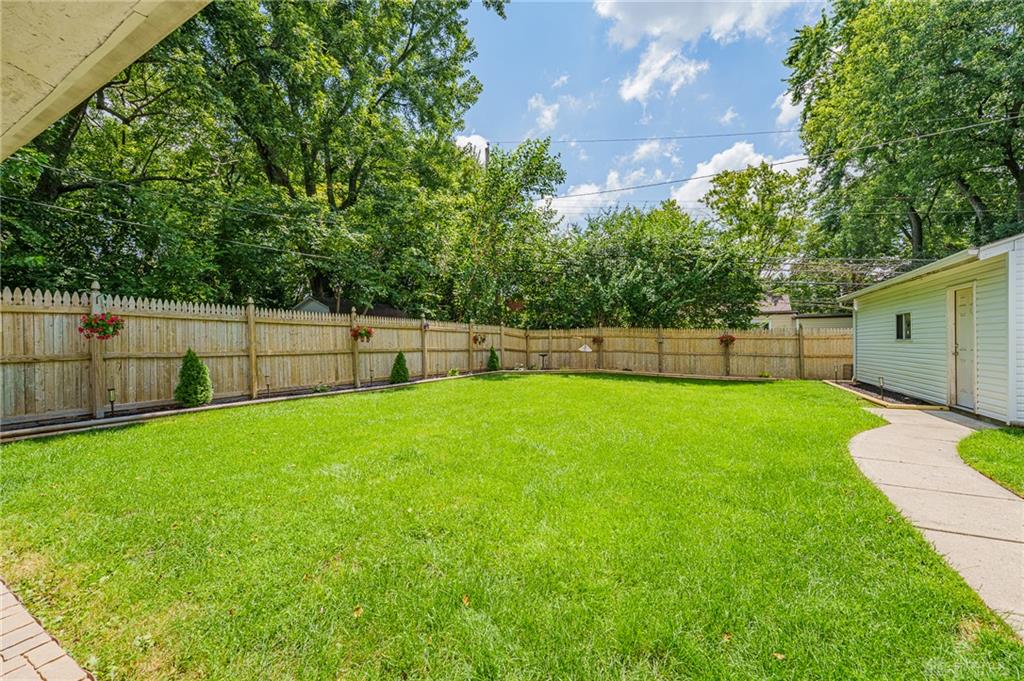 516 Earnshaw Property Photo 13